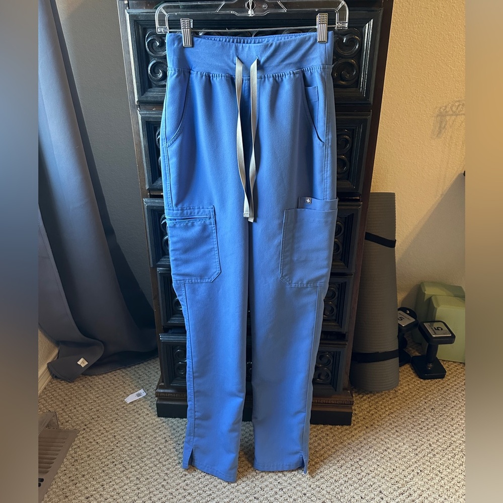 Figs Women’s Yola High-Waisted Scrub Pants size XS/Tall—Ceil Blue